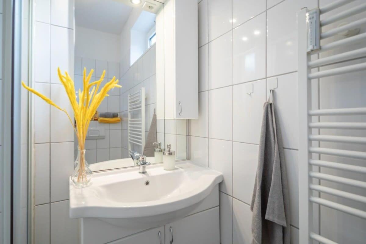 Beautiful 2 Bedroom Apartment Incl Parking Hamburg-Harburg Buitenkant foto