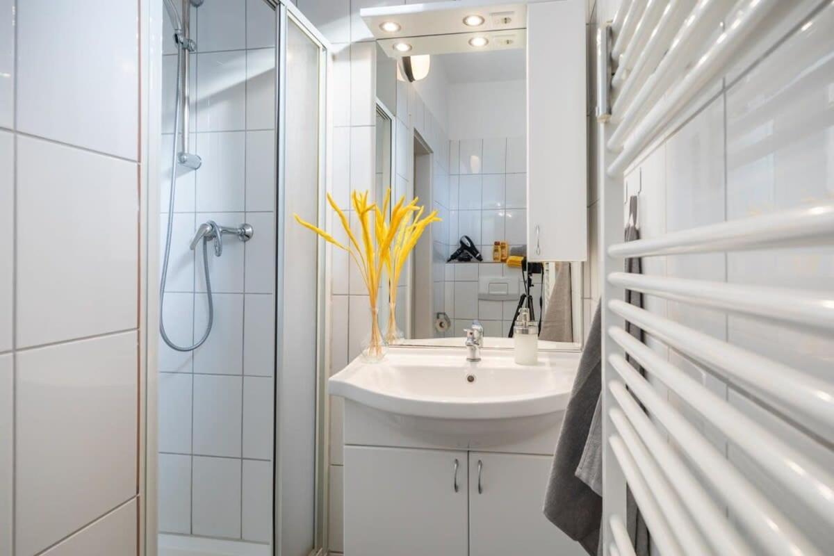 Beautiful 2 Bedroom Apartment Incl Parking Hamburg-Harburg Buitenkant foto